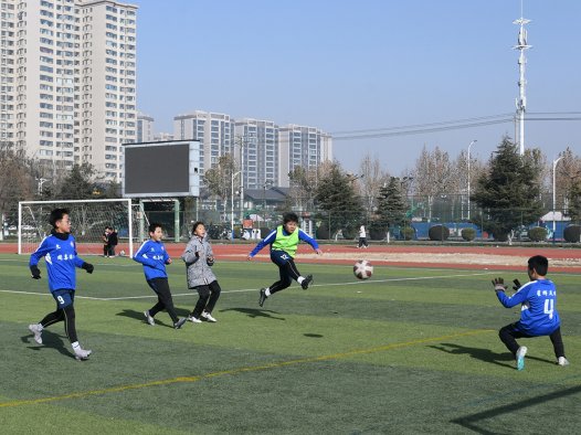 闻喜县：校园足球点燃冬日活力 赋能青少年全面成长​