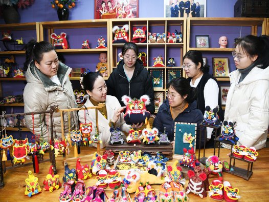 闻喜：“工厂+家庭”模式激活就业活力 非遗布艺助增收