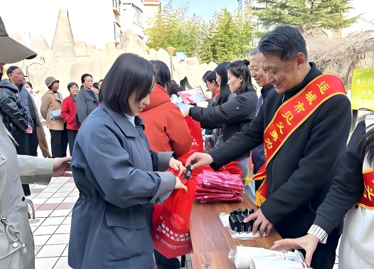 以行动践初心 让文明之花绽放心间——盐湖区学雷锋志愿服务月系列活动综述