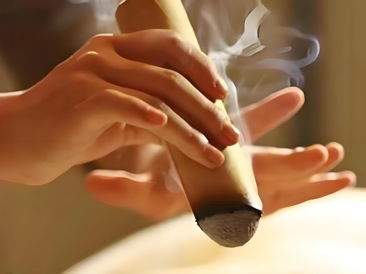 艾火暖乡野 非遗润人心——漳浦农妇与南少林理筋灸的双向救赎